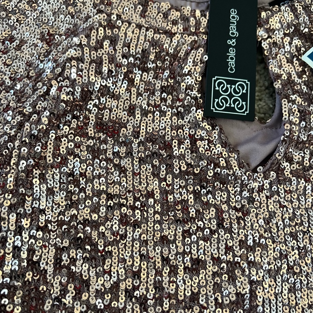 ⭐️ Firm Price ⭐️ Cable and gauge shimmery Medium top - Picture 4 of 9